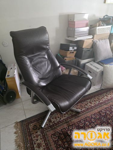 כורסאת טלוויזיה מסתובת