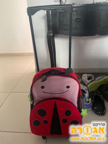 טרולי קטן לבנות בעיצוב של חיפושית