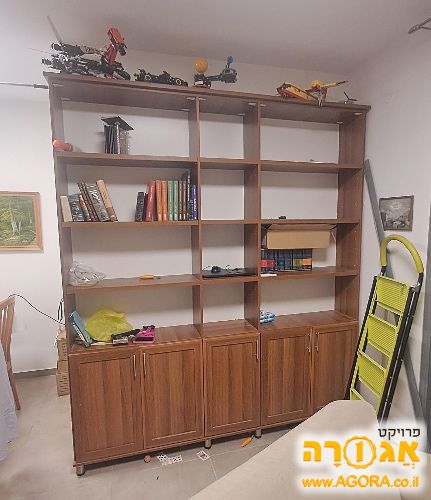 ארון ספרים