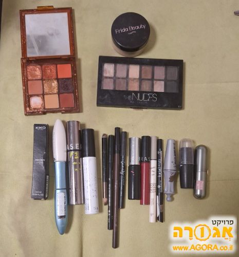מגוון דברי איפור לנשים
