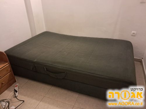 מיטה וחצי נפתחת