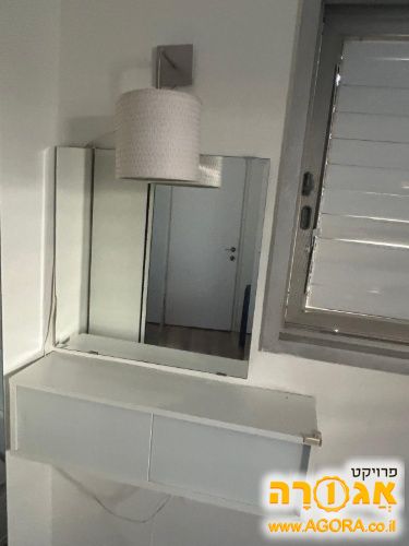 פינת איפור קטנה של איקאה