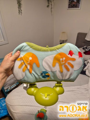 מתקן עומד מנגן לתינוק