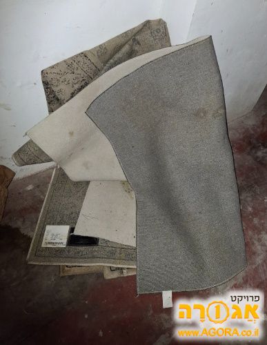 שני שטיחים במגוון גדלים
