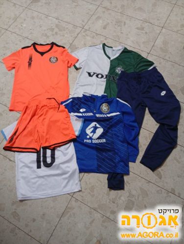 מדי כדורגל לבנים