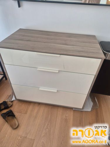 שידת מגירות גדולה