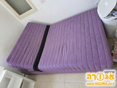 מיטה וחצי עם ראש מתכוונן