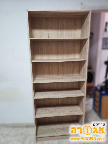 ארונית מדפים