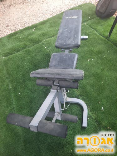 מתקן להרמת משקולות בשכיבה