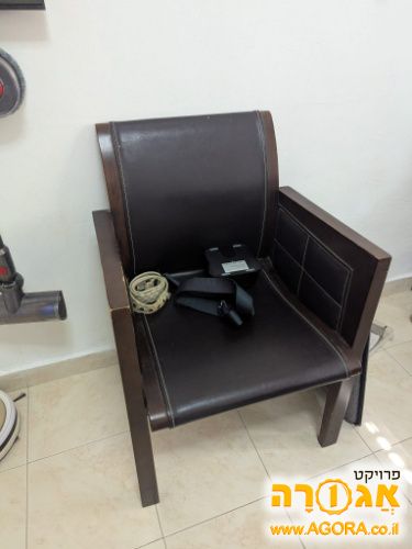 כיסא עץ