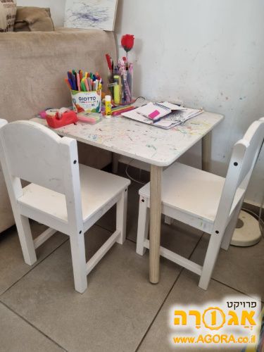 שולחן יצירה וכיסאות