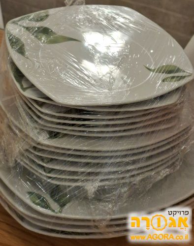 סט צלחות חלבי