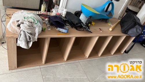 ארון איקאה עומד (השכבנו אותו לטובת שימוש