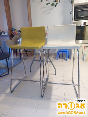 4 כסאות בר - שניים לבנים שניים זהב