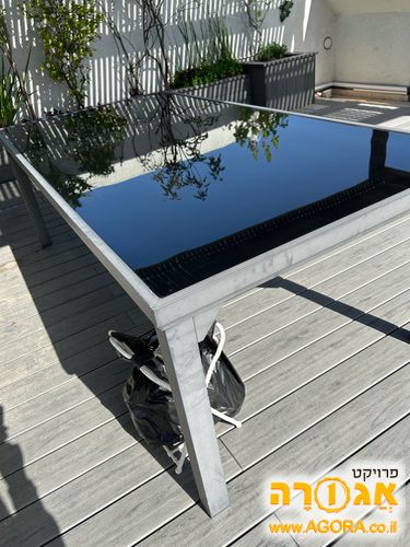 שולחן זכוכית לבית לגינה או למרפסת