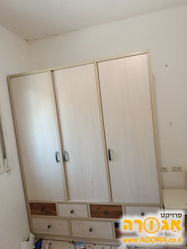 ארון בגדים