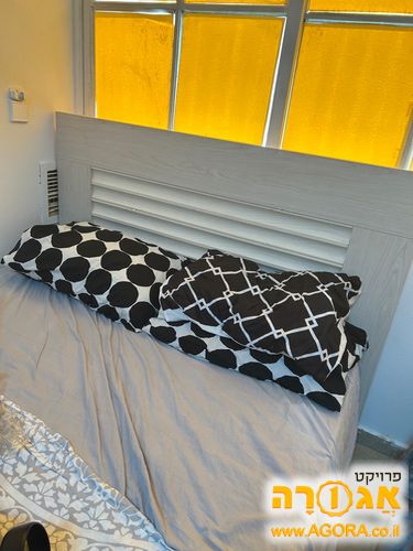 ממיטה זוגית 140x190 פלוס מזרן במצב טוב