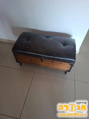 תיבה מעץ