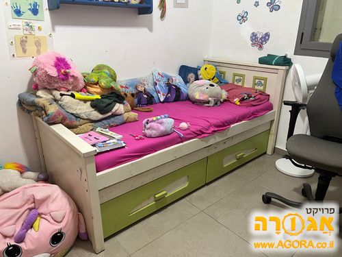 מיטת ילד נפתחת עם מגירות איחסון