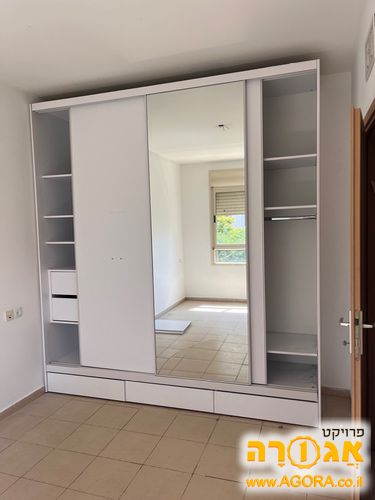 חייב פינוי היום! ארון בגדים בקרית אונו
