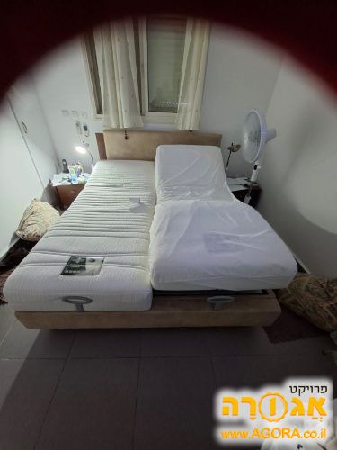 מיטה זוגית מתכוונת עם מזרן