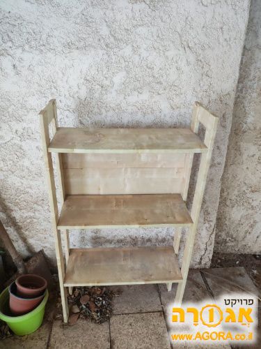 ספריית מדפים קטנה