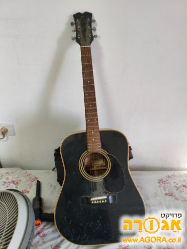גיטרה אקוסטית
