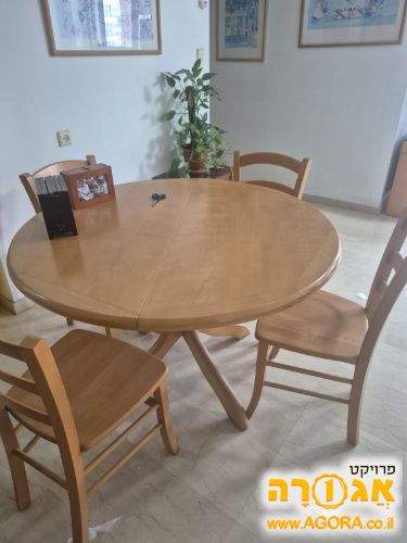 שולחן עץ