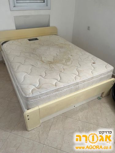 מיטה זוגית ומזרון