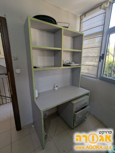 שולחן כתיבה + מדפים