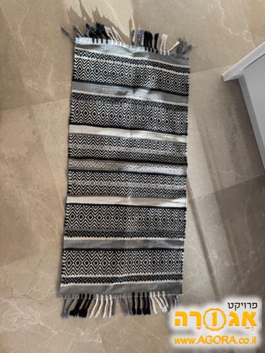שטיחון לחדר שינה