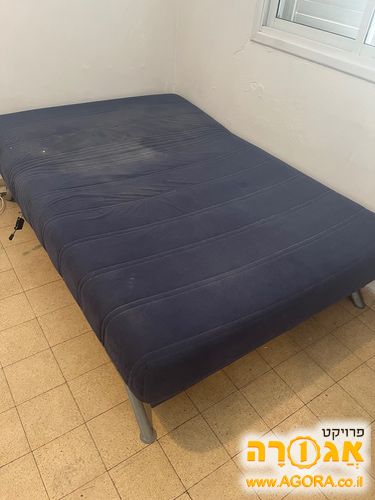 מיטה זוגית עם ארגז מצעים
