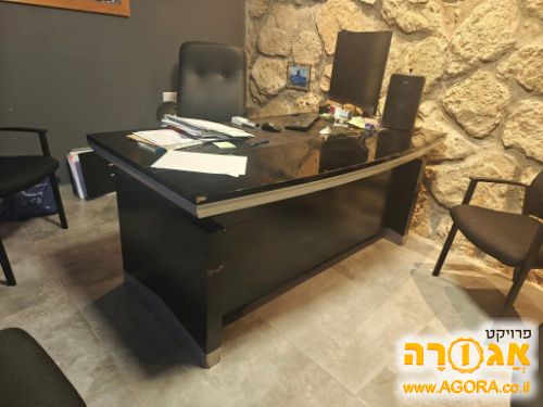 שולחן משרדי