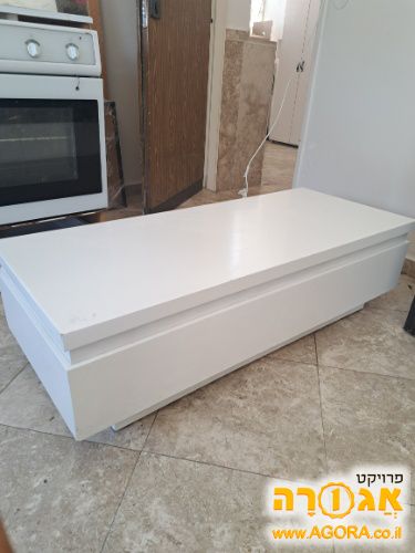 שולחן סלון לבן