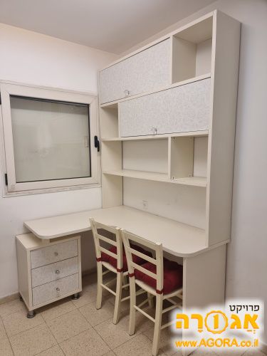 שולחן כתיבה עם כוורת ומגירות
