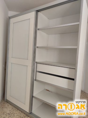 ארון בגדים