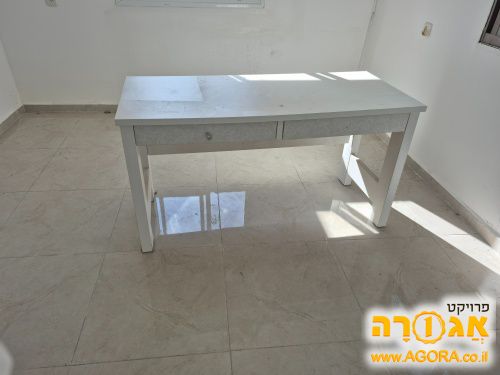 שולחן כתיבה / שידה