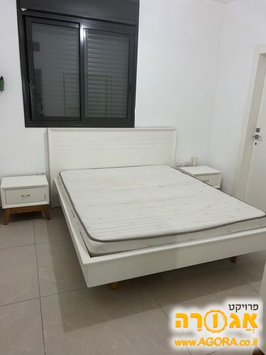 מיטה עם מזרן
