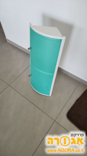 ארונית פינתית