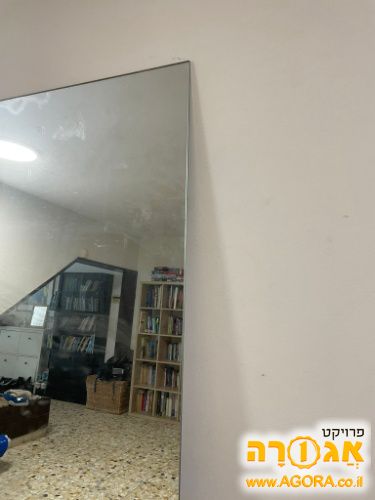 מראה ענקית