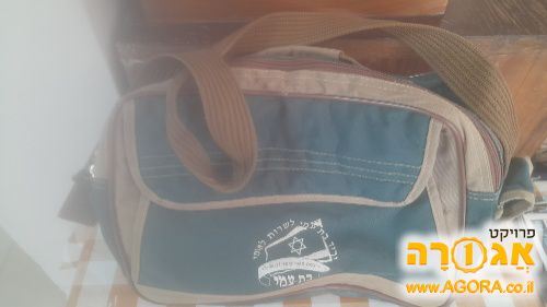 תיק עם פרסום בחזית