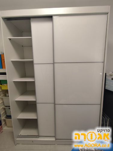 ארון הזזה דלתות זכוכית לבנה