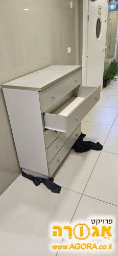 שידת מגירות גדולה