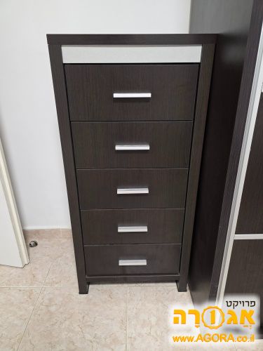 שידה גבוהה