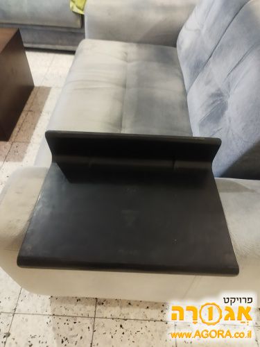 מגביה מפלסטיק קשיח למחשב נייד