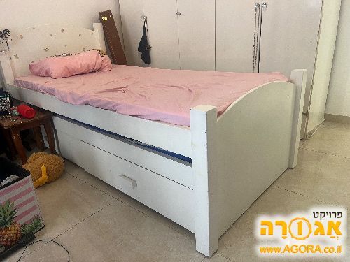 מיטת חבר שתי מזרונים ושתי מגירות עצמלא