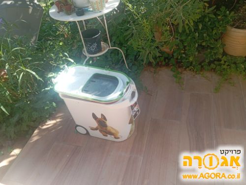 כלי אחסון לאוכל לחיות