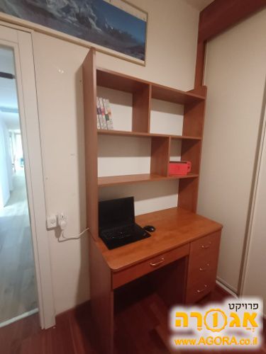 שולחן לימודים + ספריה לילדים