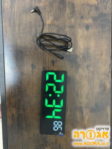 שעון מעורר דיגיטלי עם תצוגת LED