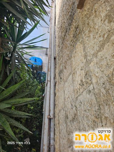 ברזלים לסוכה וסדינים לבנים